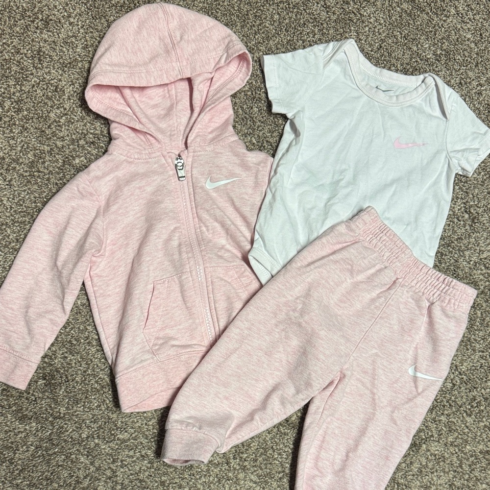 Nike Light Pink and White 9month Outfit Set Girls Baby
